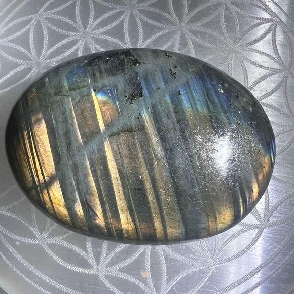 Labradorite Crystal Meditation Palm Stone - Picture 5 of 10